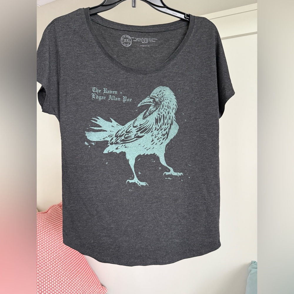 Out Of Print The Raven Gray T-Shirt with Edgar Allan Poe Raven Print Size Small - Picture 8 of 12